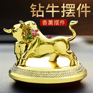 合金牛汽车摆件车载汽车香水座车内车用合金福牛汽车装饰品批发,德忠