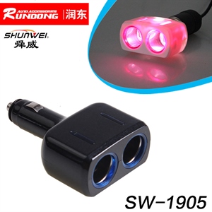 舜威 可调节角度一拖二点烟器 旋转车充 一分二电源分配器SD-1905,润东车饰